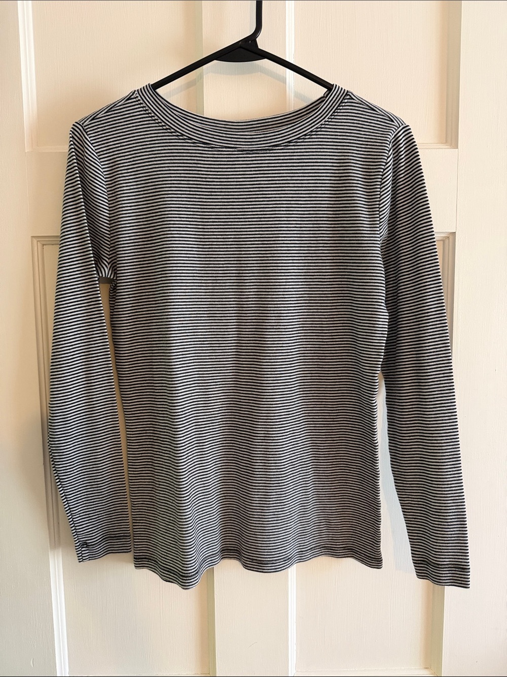 🦓 Loft black/white long sleeve tee. Size S.